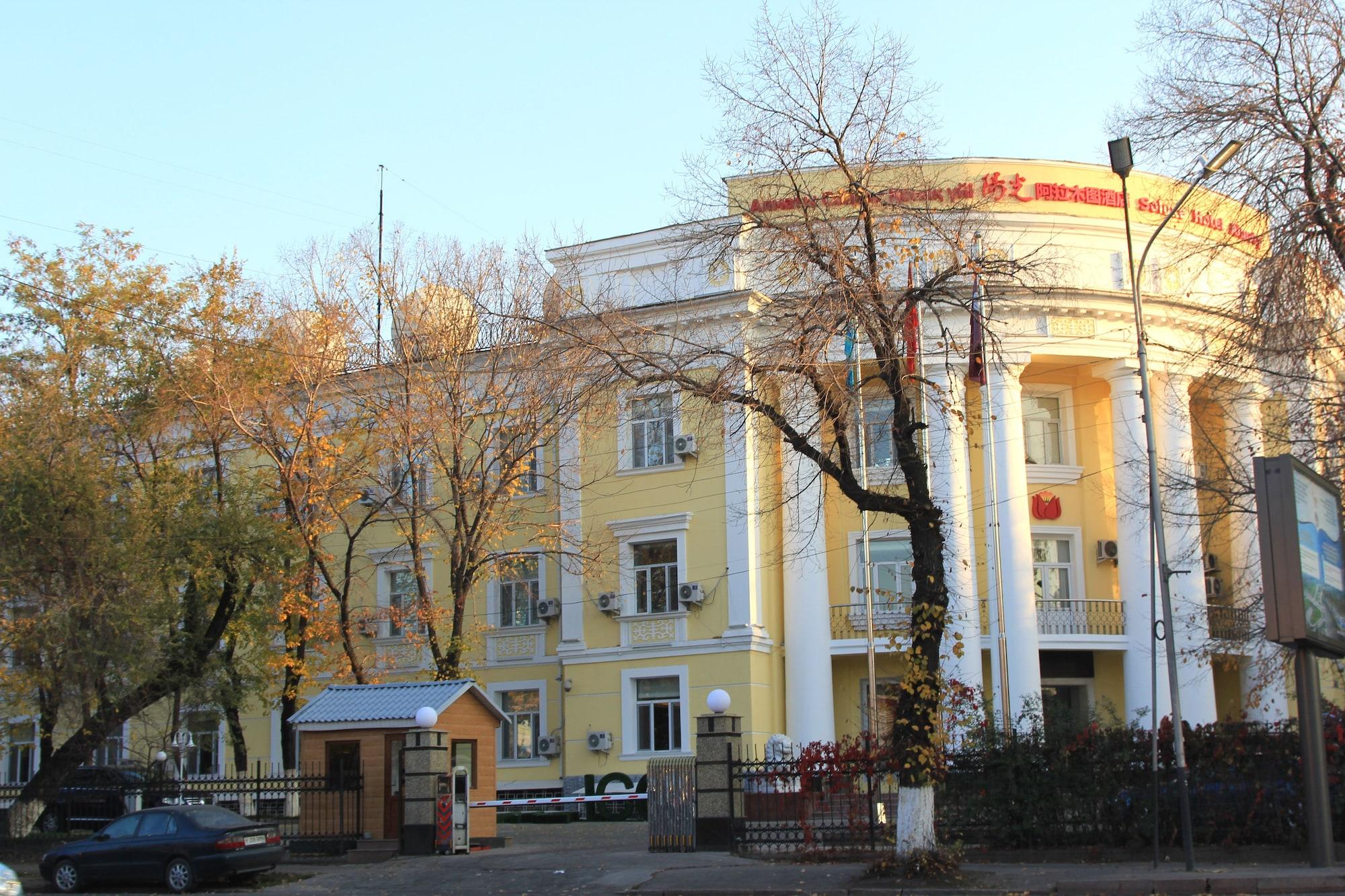 Soluxe Hotel Almaty Exterior photo