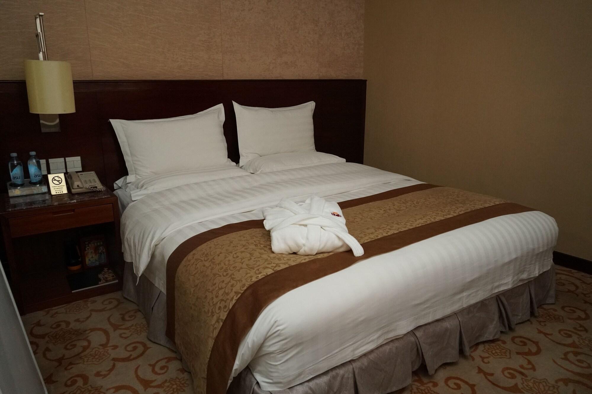 Soluxe Hotel Almaty Exterior photo