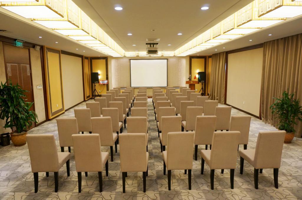 Soluxe Hotel Almaty Exterior photo